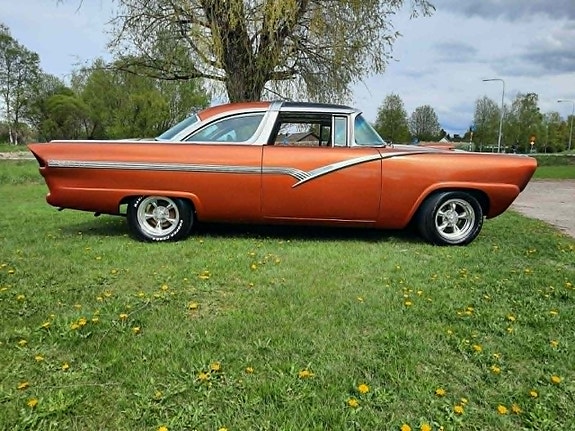 Ford Crown Victoria 10 of 29