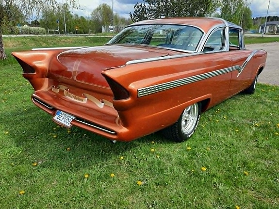 Ford Crown Victoria 24 of 29