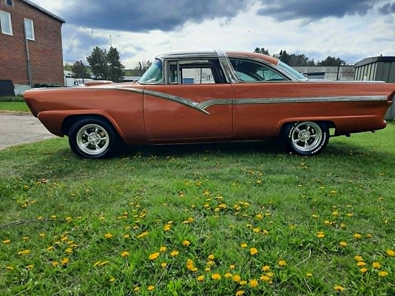 Ford Crown Victoria 25 of 29