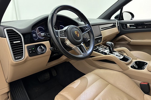 Porsche Cayenne 9 of 30