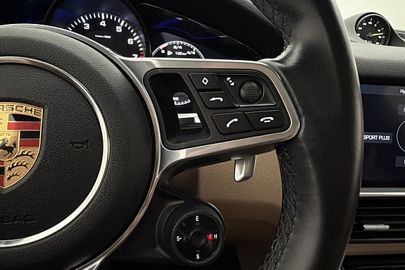 Porsche Cayenne 17 of 30