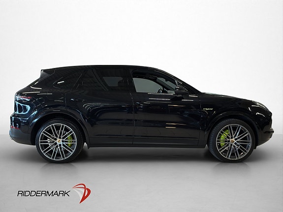 Porsche Cayenne 4 of 5