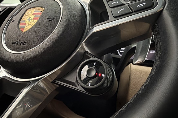 Porsche Cayenne 18 of 30