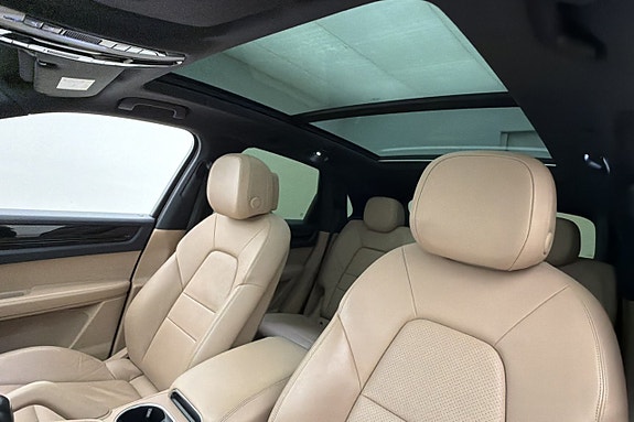 Porsche Cayenne 10 of 30