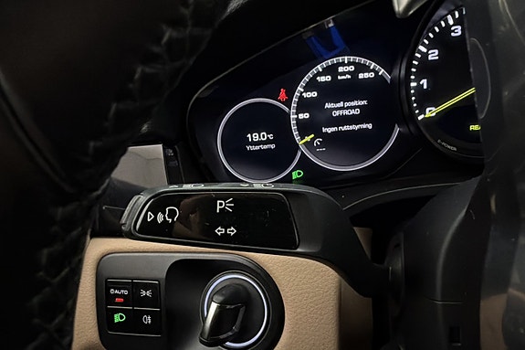 Porsche Cayenne 14 of 30