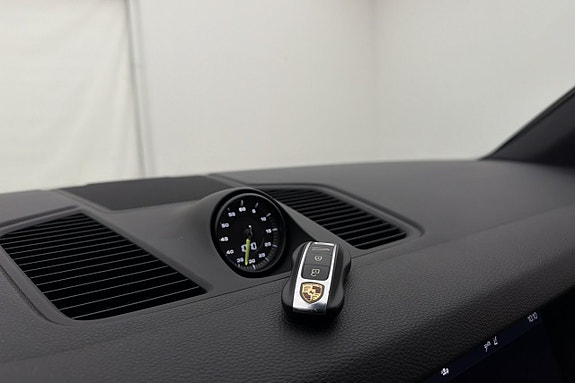 Porsche Cayenne 20 of 30