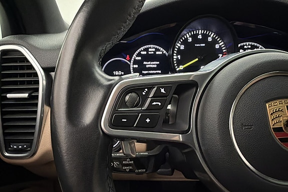 Porsche Cayenne 15 of 30