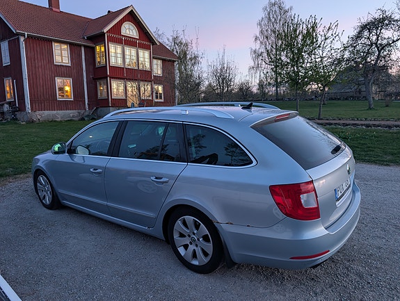 Skoda Superb 2 of 5