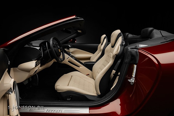 Ferrari Roma Spider 3 of 5