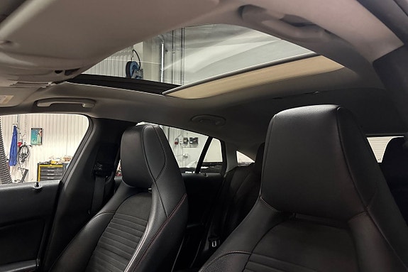 Mercedes-Benz CLA200 18 of 27
