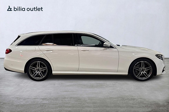 Mercedes-Benz E220 5 of 5
