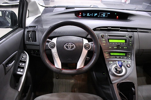 Toyota Prius 10 of 24