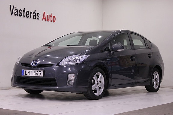 Toyota Prius 2 of 5