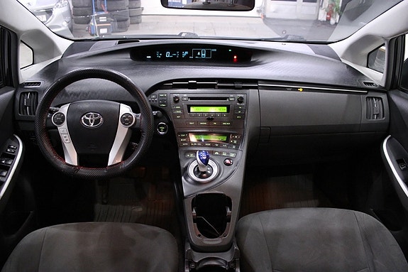 Toyota Prius 11 of 24