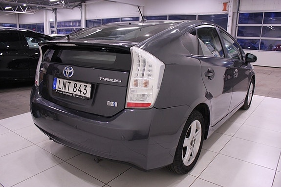 Toyota Prius 7 of 24