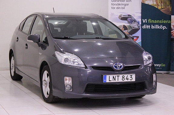 Toyota Prius 4 of 5
