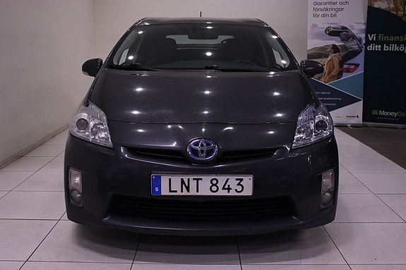 Toyota Prius 8 of 24