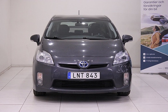 Toyota Prius 3 of 5