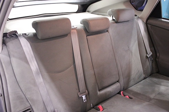 Toyota Prius 16 of 24
