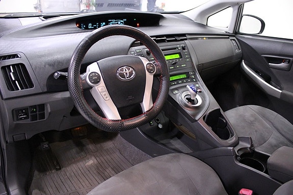Toyota Prius 9 of 24