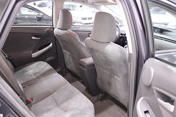 Toyota Prius 15 of 24