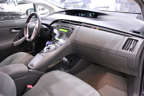 Toyota Prius 12 of 24