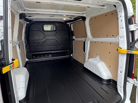 Ford Transit Custom 13 of 17