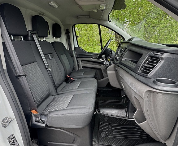 Ford Transit Custom 9 of 17