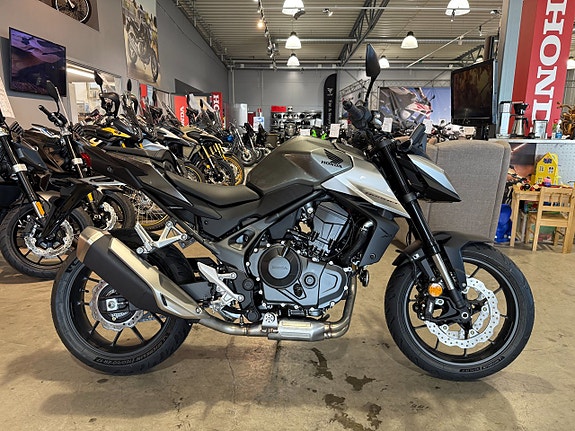 Honda CB750 Hornet 2 of 5