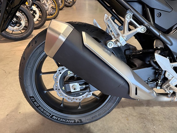 Honda CB750 Hornet 10 of 12