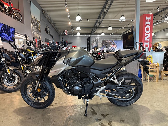 Honda CB750 Hornet 5 of 5