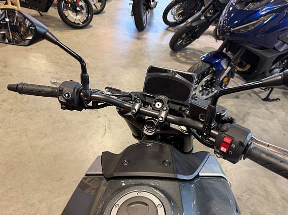 Honda CB750 Hornet 12 of 12