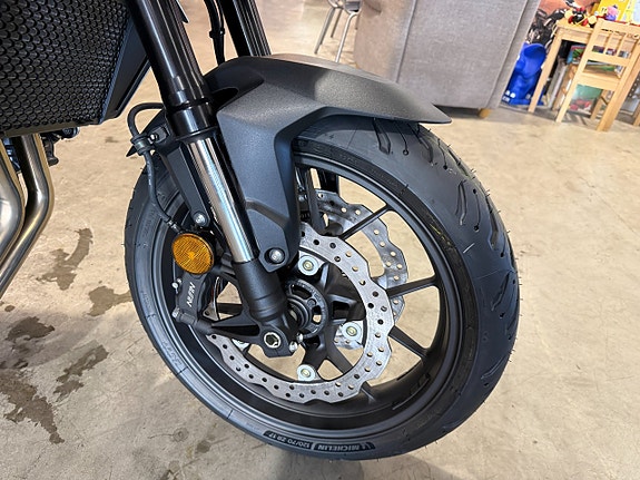 Honda CB750 Hornet 7 of 12