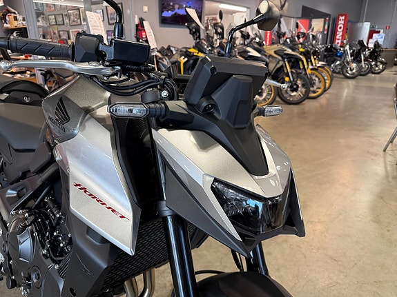 Honda CB750 Hornet 8 of 12