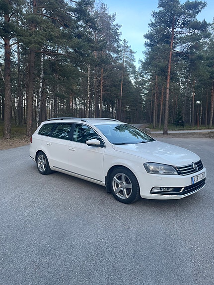 Volkswagen Passat 2 of 5