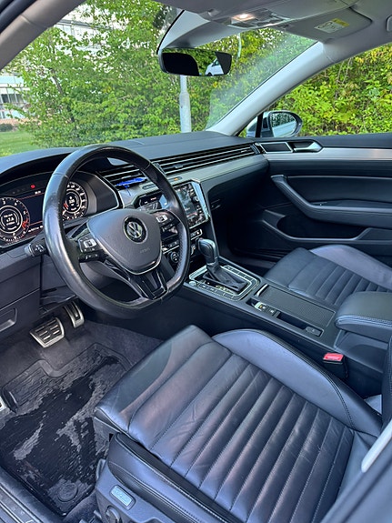 Volkswagen Passat Alltrack 5 of 9