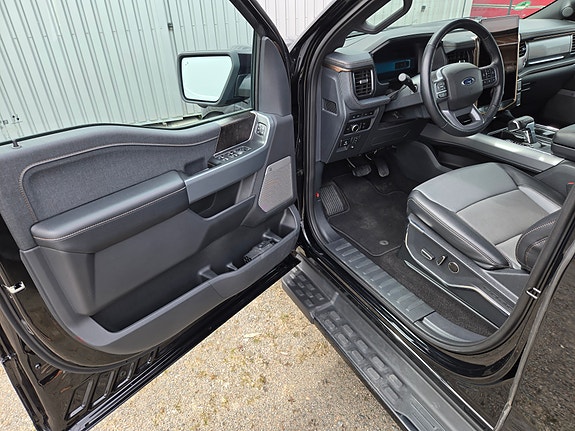 Ford F-150 8 of 12