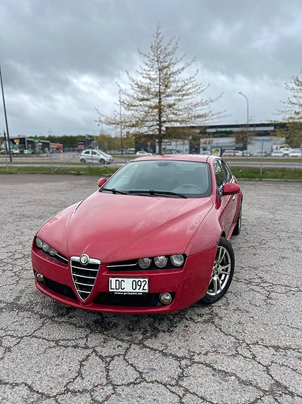 Alfa Romeo 159 2 of 13