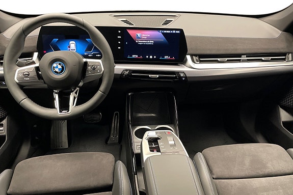 BMW iX1 10 of 13