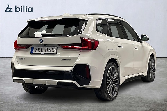 BMW iX1 6 of 13