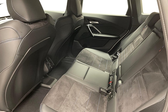 BMW iX1 9 of 13
