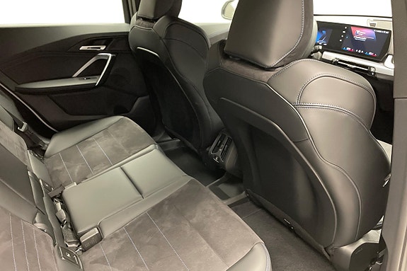 BMW iX1 12 of 13