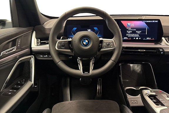 BMW iX1 9 of 18