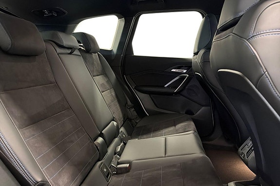 BMW iX1 7 of 18
