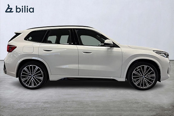 BMW iX1 16 of 18
