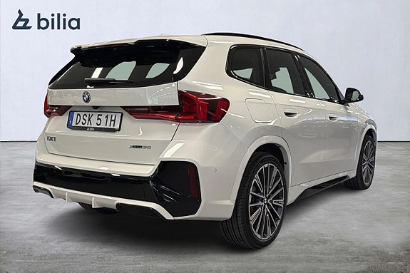BMW iX1 17 of 18