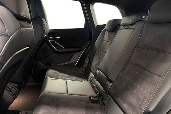 BMW iX1 11 of 18