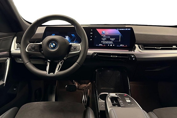 BMW iX1 8 of 18