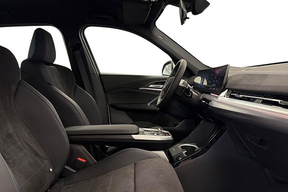 BMW iX1 6 of 18