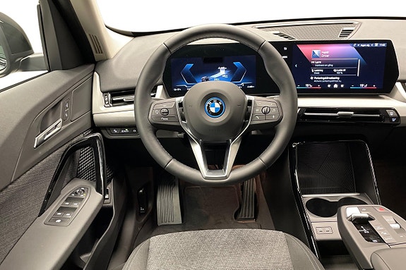 BMW iX1 8 of 11
